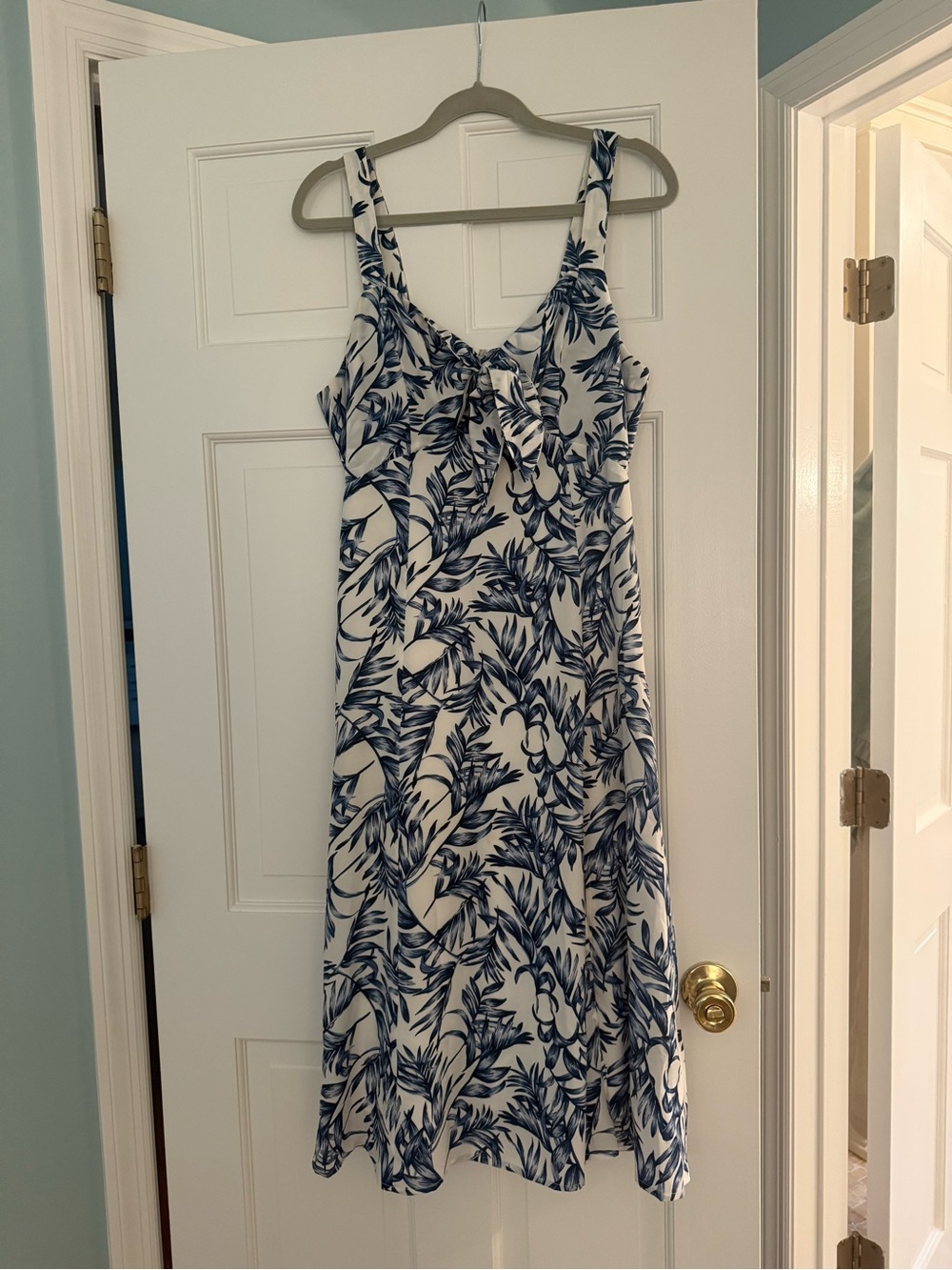 Lulus La Paz Blue And White Leaf Print Tie-front Midi Dress - Size L - Picture 5 of 9